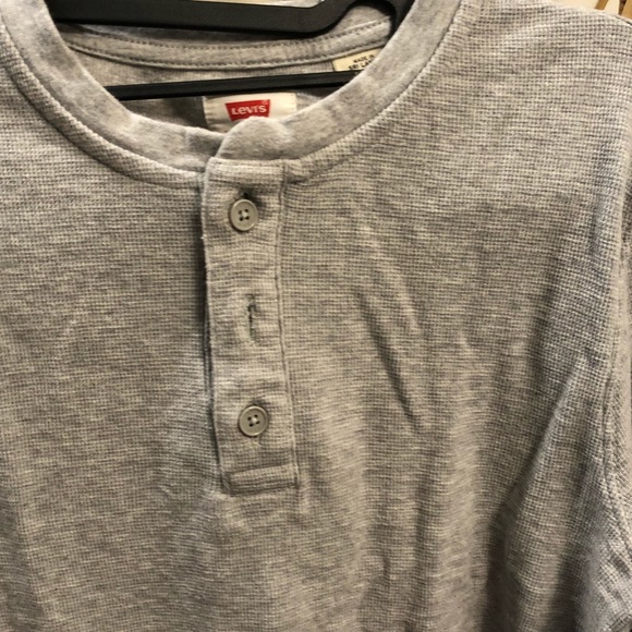 Levi’s Long Sleeve Tee - Picture 2 of 4